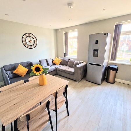 Central Reading Modern 3Br Flat - Walk To Station And High Street Bagian luar foto