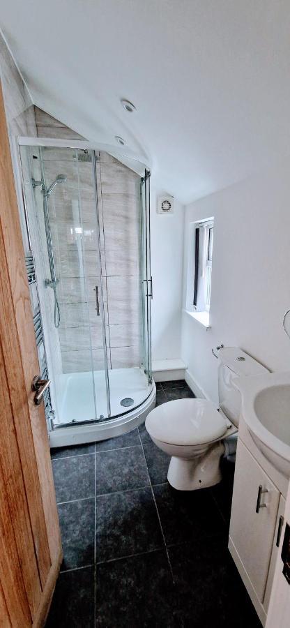 Central Reading Modern 3Br Flat - Walk To Station And High Street Bagian luar foto