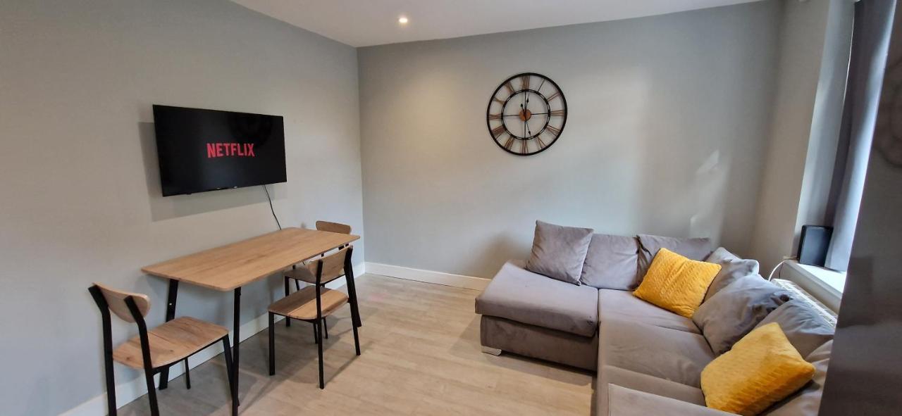 Central Reading Modern 3Br Flat - Walk To Station And High Street Bagian luar foto