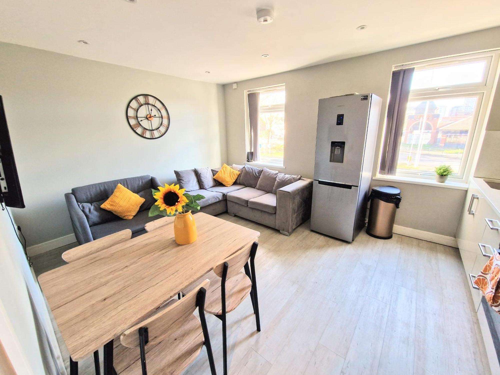 Central Reading Modern 3Br Flat - Walk To Station And High Street Bagian luar foto